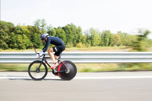 come trasformare una ruota bicicletta in pedalata sulla ruota stessa